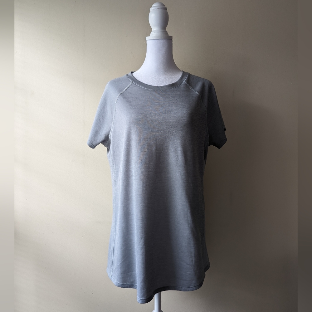 The North Face Short Sleeve Gray Athletic Top Large